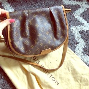 Authentic LV cross body use condition